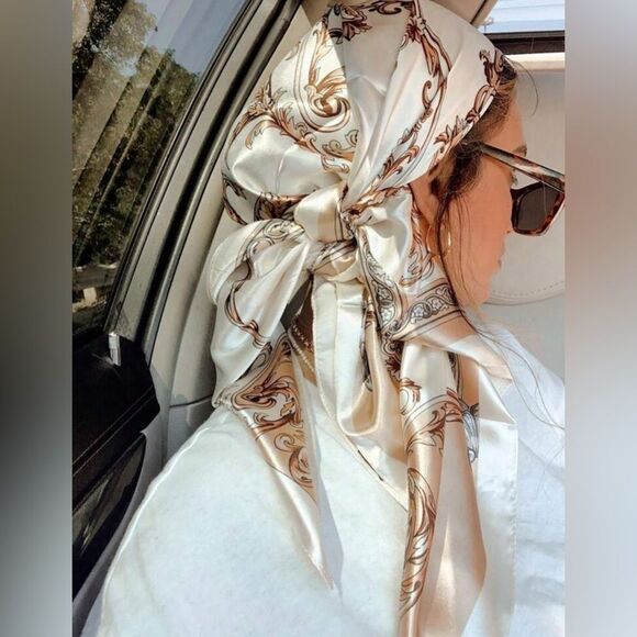 Elegant Cream and Brown Scarf S23 - Picture 1 of 3